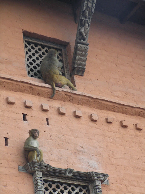 Nepal, Swayambhunath Stupa in Kathmandu   by E.V.Pita (2006)  http://picturesplanetbyevpita.blogspot.com/2015/05/nepal-swayambhunath-stupa-in-kathmandu.html   Estupa de Swayambhunath en Katmandú  por E.V.Pita (2006)