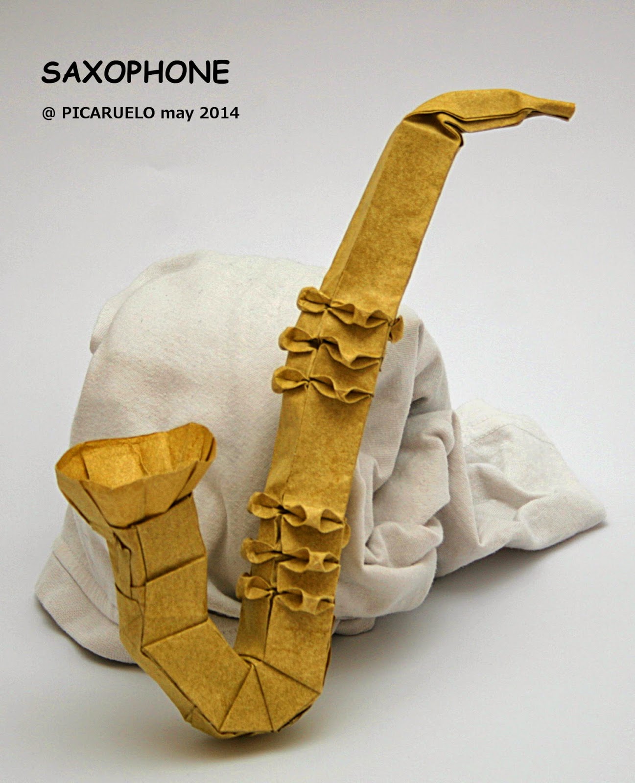 Picaruelo's origami THE SAXOPHONE