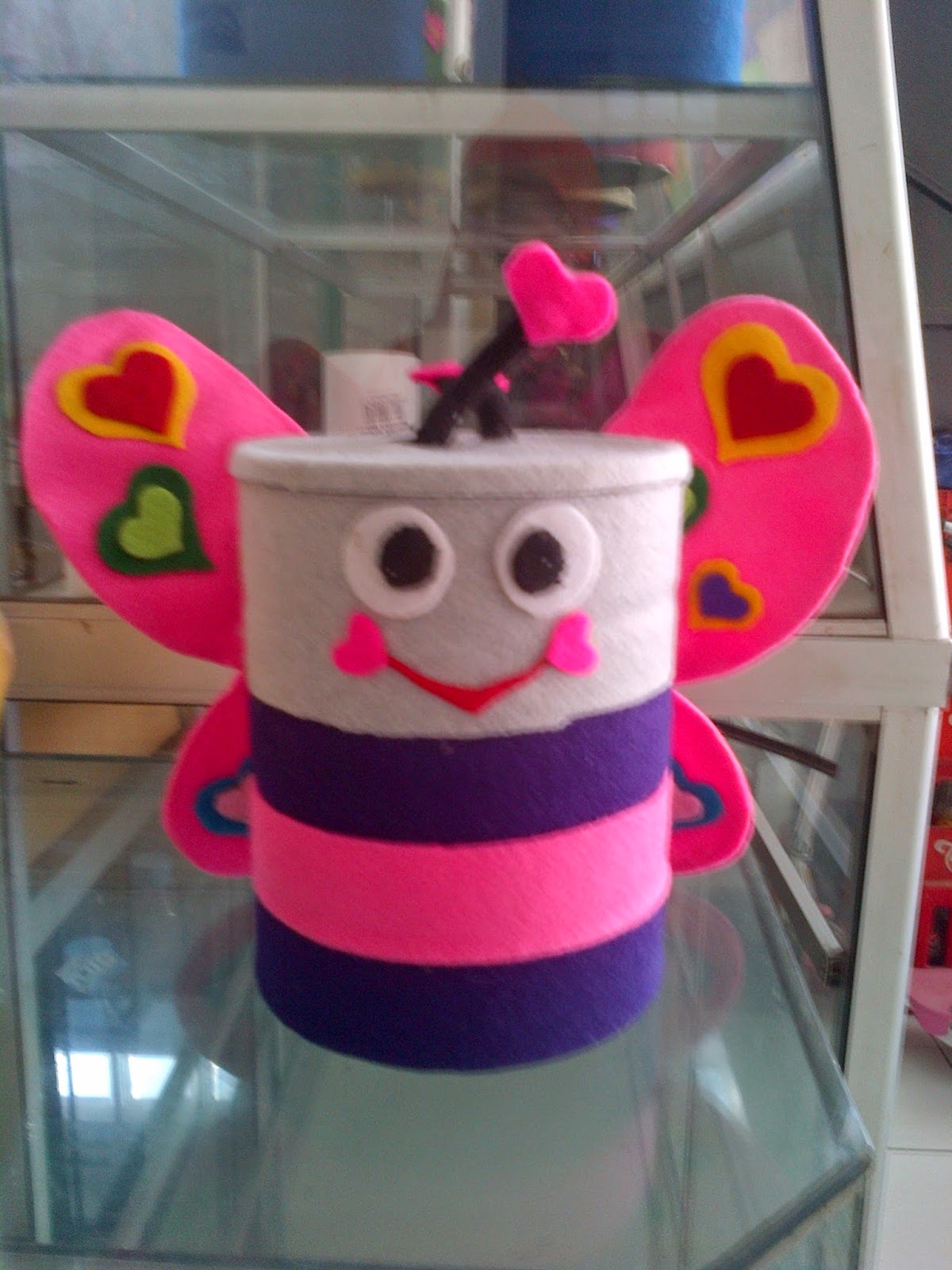 Kerajinan Unik dari Kaleng Bekas Susu Celengan Karakter