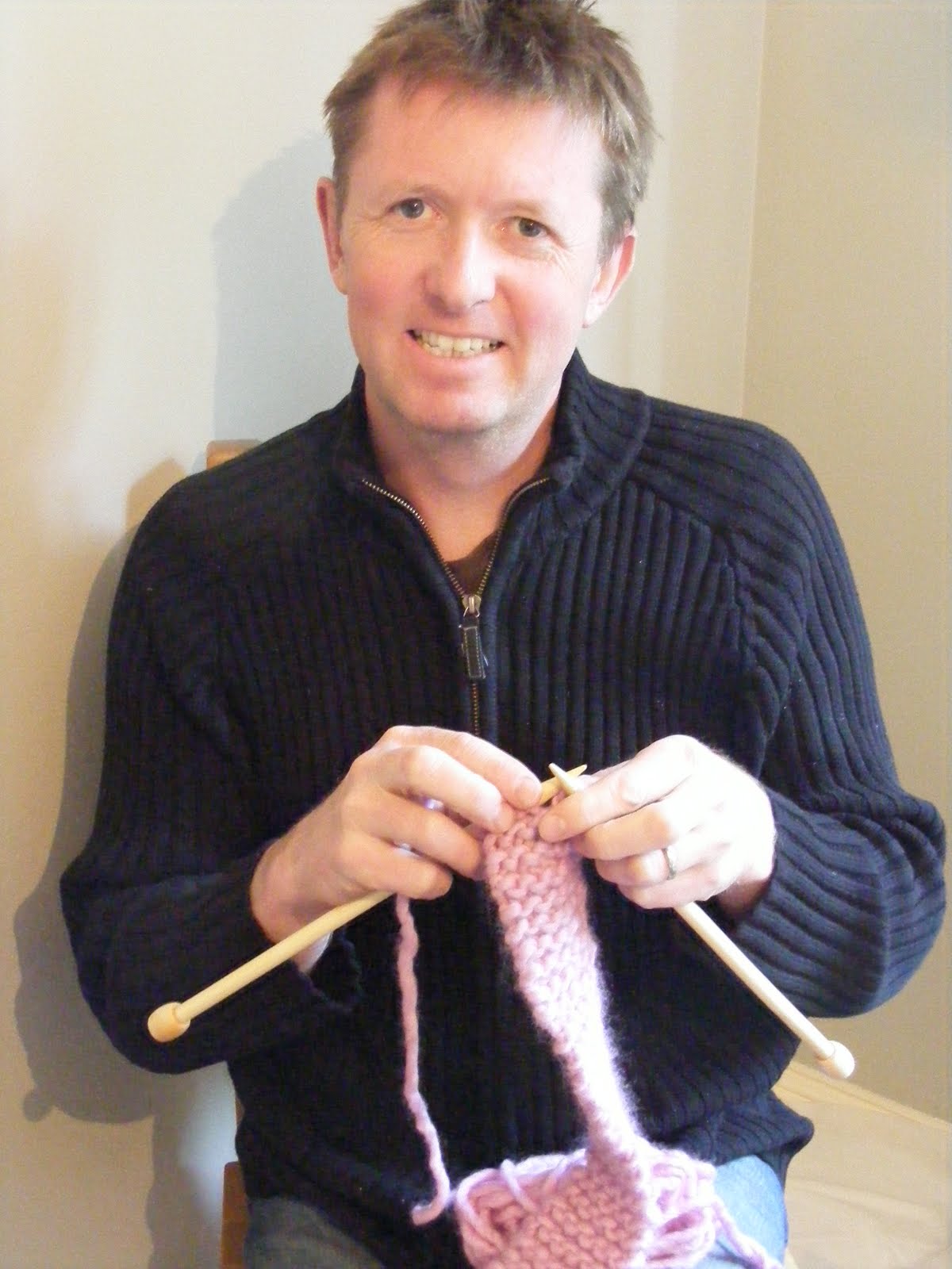 Jumblejelly Man Knitting at Jumble Jelly