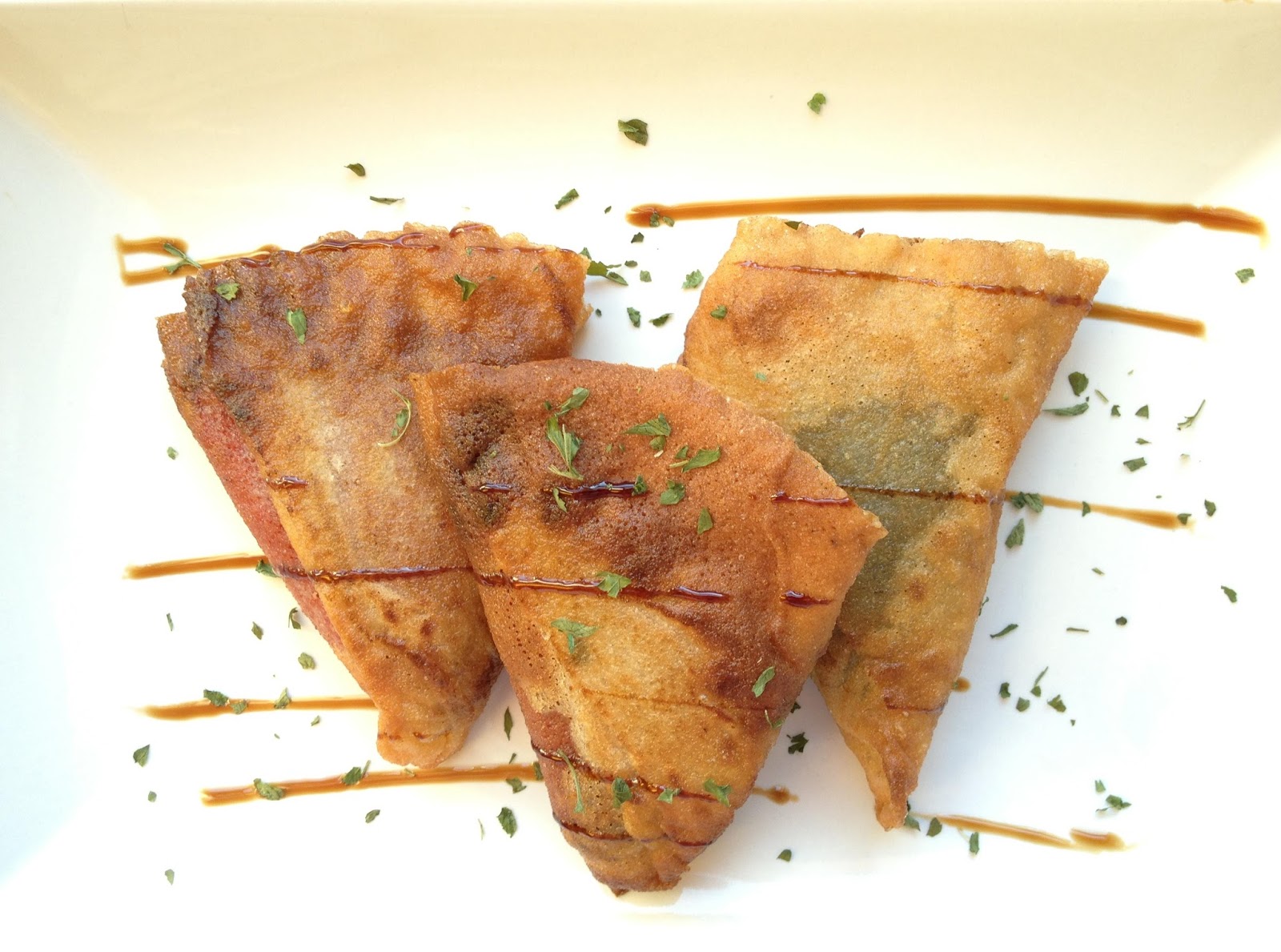 Pimientos Rellenos De Morcilla De Burgos Envueltos En Crujiente Pasta Brick 
