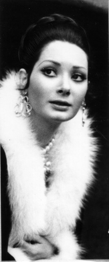 Edjjjjwige Fenech - Photo Colection