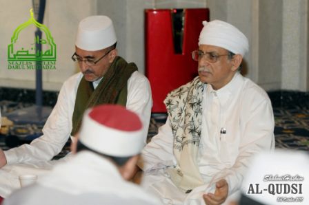 Habibuna AbdurRahman Al-Haddad dan Al-Habib Hassan Al-Atthos Imam Masjid Ba'alawi Singapura