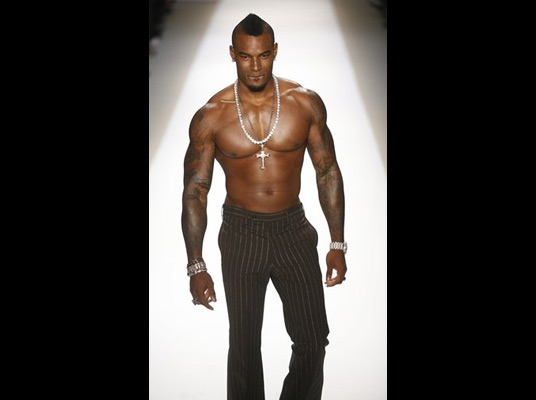 +++ KING OF DECADE [1990-1999] - TOP 30 - VOTE 4 TOP 20 Tyson+Beckford-SuperModel-2