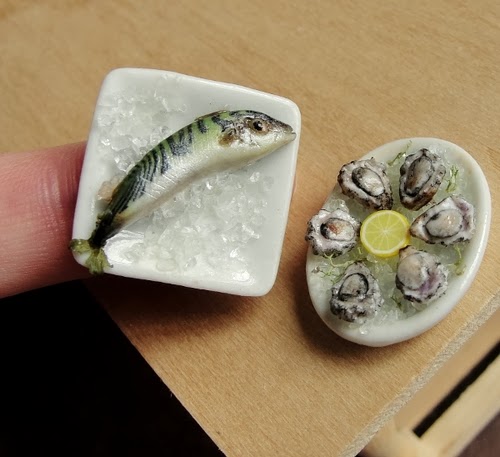 13-Fish-and-Oysters-on-Ice-Small-Miniature-Food-Doll-Houses-Kim-Fairchildart-www-designstack-co