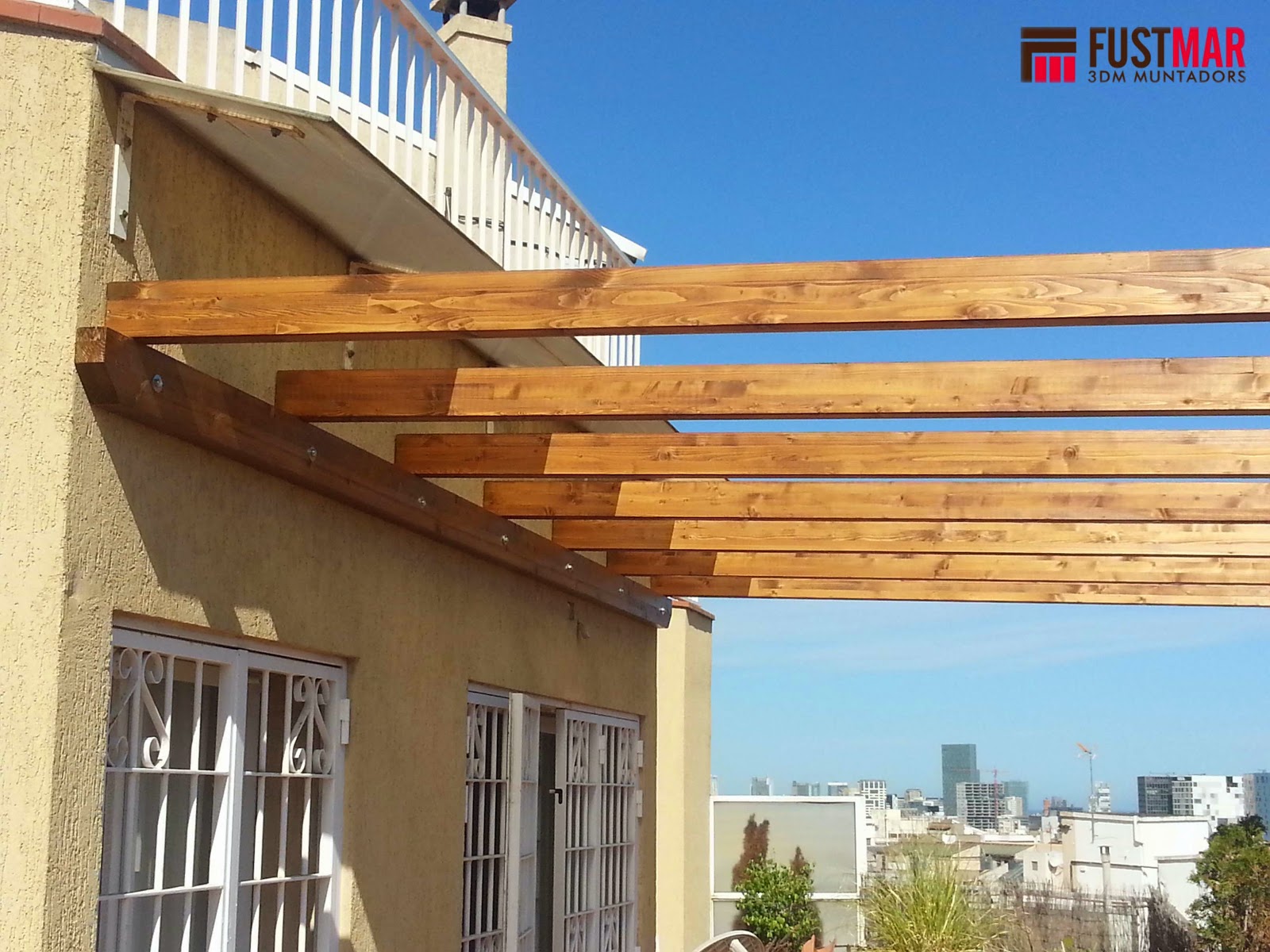 Pergolas de madera en Barcelona Pergola de madera de abeto laminado