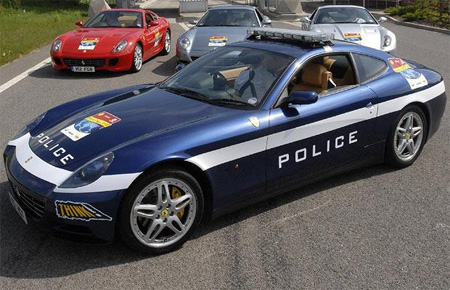 Mobil Polisi Ferrari 612 Scaglietti pernah dipakai untuk tur Ferrari Inggris (dari Belfast ke London).