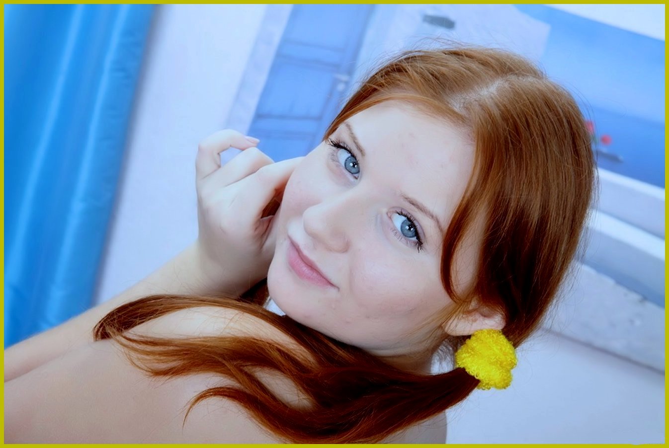 Alex Harper ебётся светит рыжей мохнатой мандой на диване Alex Harper ебётся светит рыжей мохнатой мандой на диване