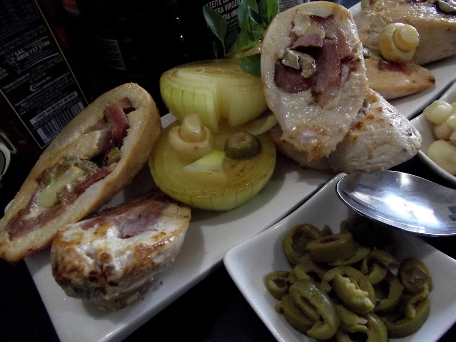 PEITO DE FRANGO RECHEADO COM BACON E COGUMELOS