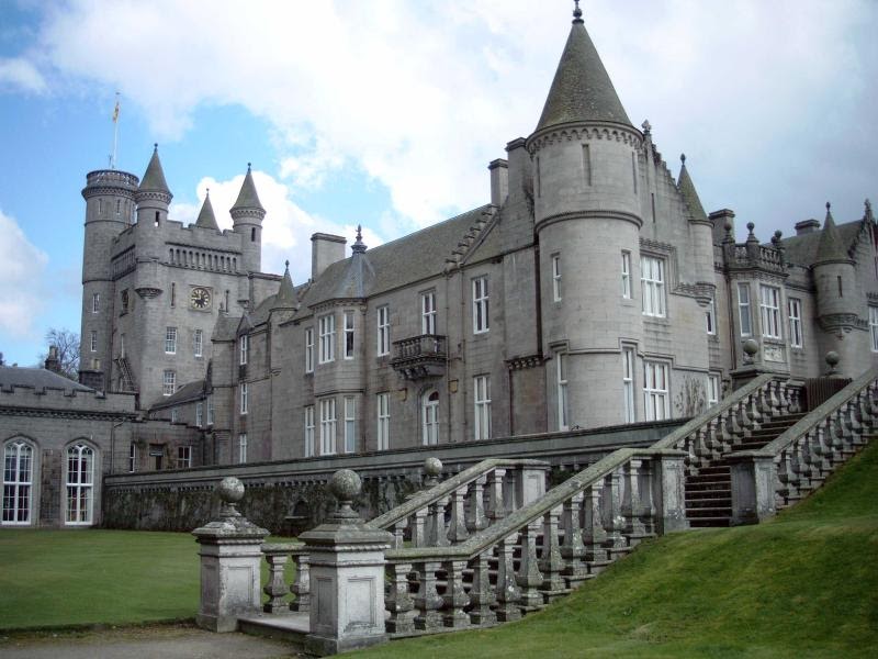 World Forts, Palaces & Castles Balmoral Castle, Scotland
