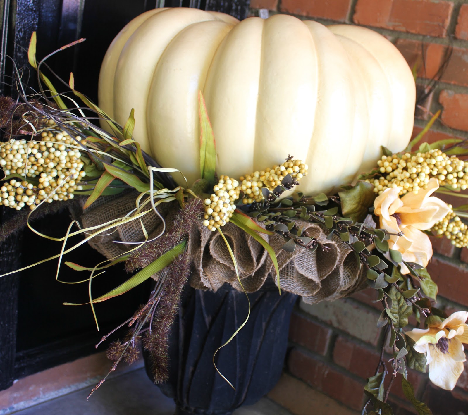 My Sister S Crazy Porch Decorations That Easily Transition From
