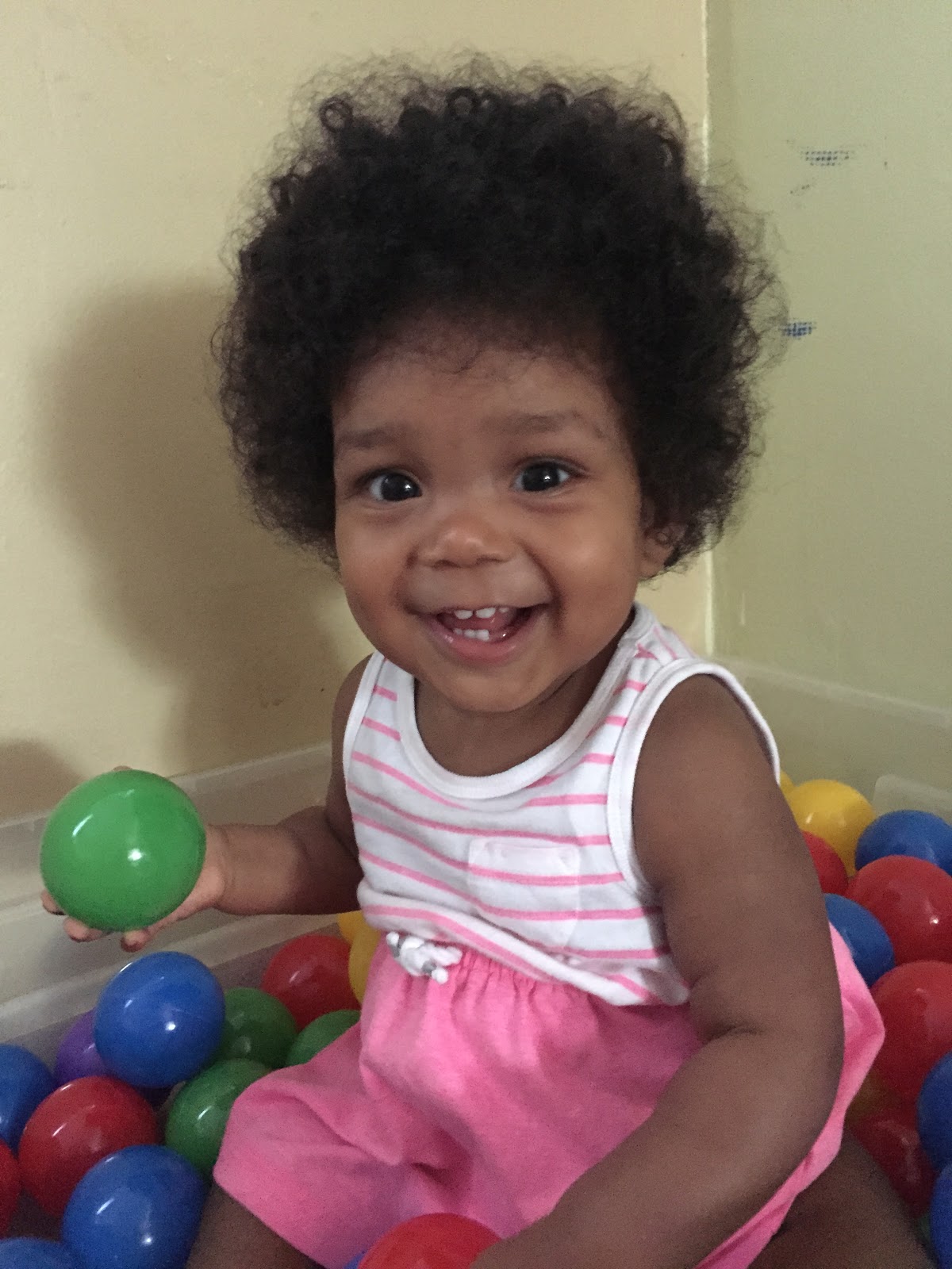 Easy DIY Baby Ballpit NESHEAHOLIC