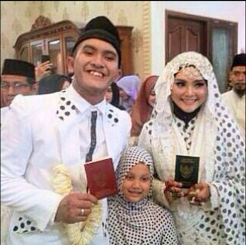 [FOTO] SOSOK INDADARI ISTRI CAISAR 'YKS' Ternyata Indadari Mantan Istri