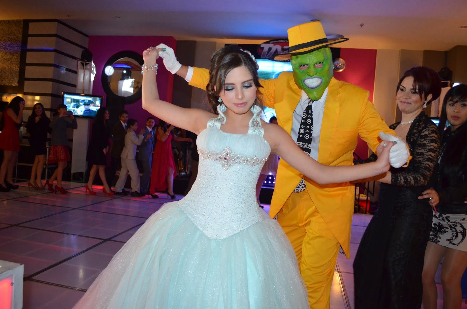 QUINCE RETRO EN RIU GDL