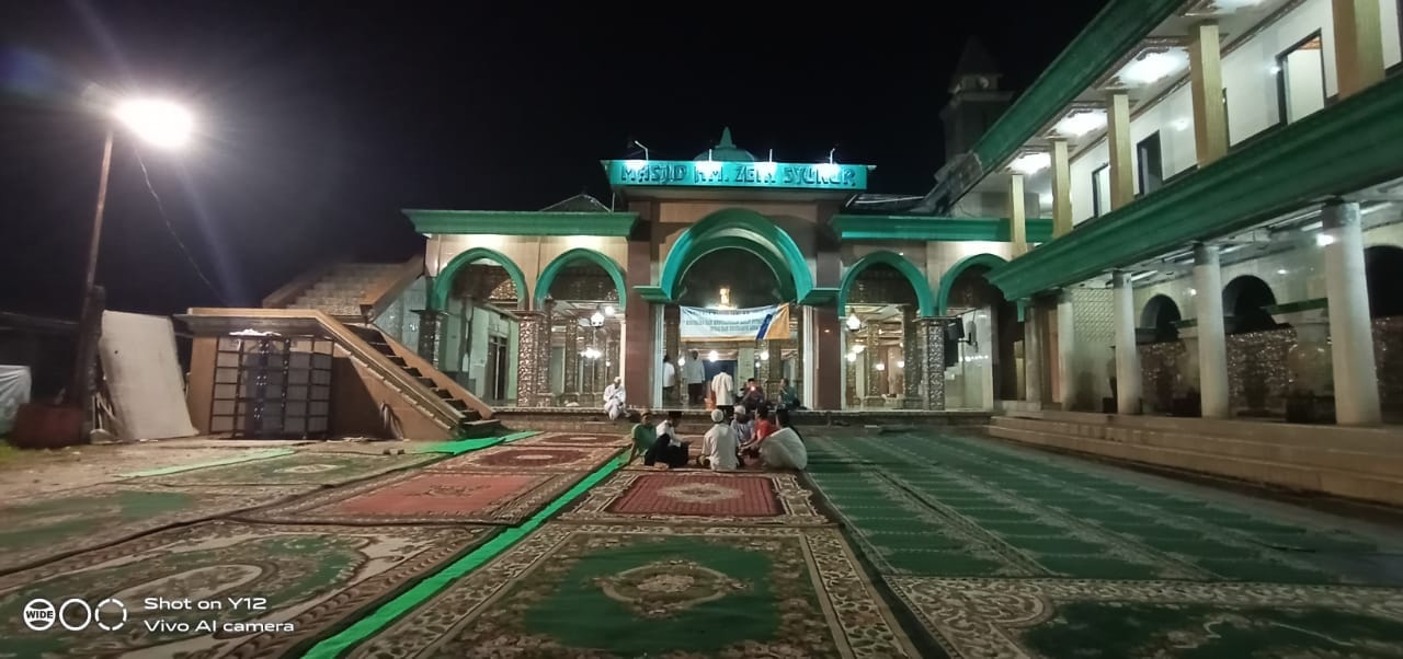 Tampak Depan Masjid
