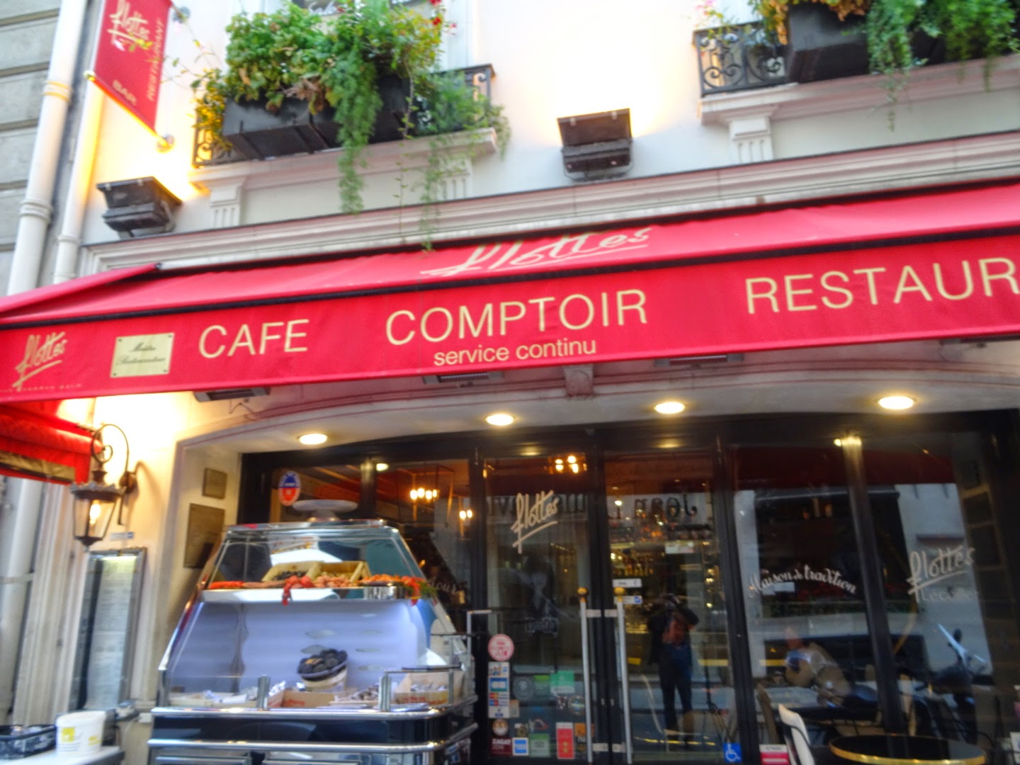 Délices à Paris Flottes. (1 er) La brasserie toute en justesse.