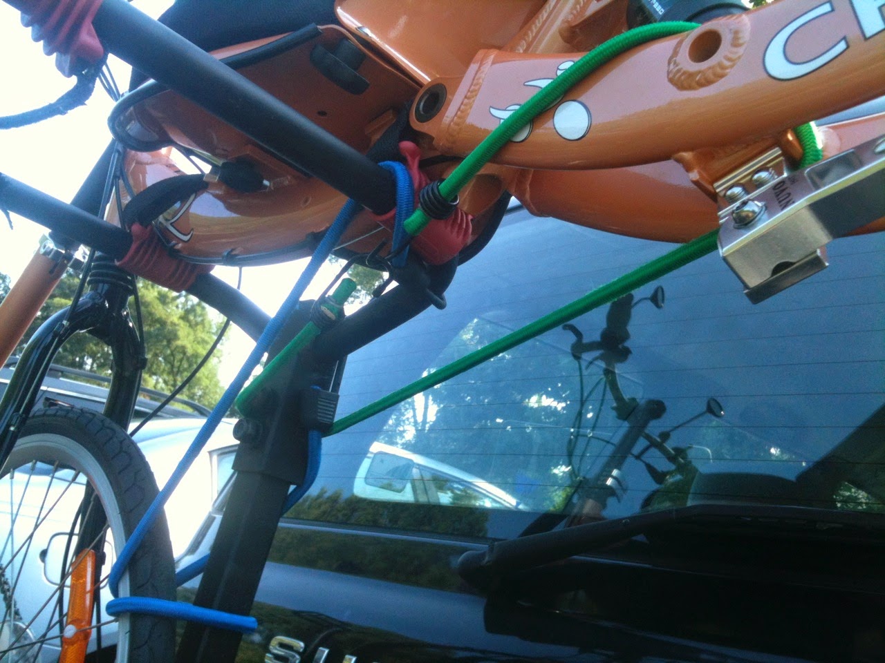 Recumbent bikology in the urban jungle. Cruzbike Quest on a car mounted bike rack