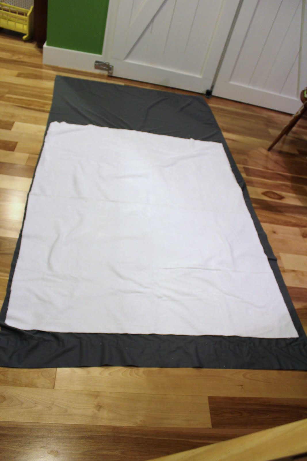 Anthropologie Inspired Toddler Bed Comforter Tutorial