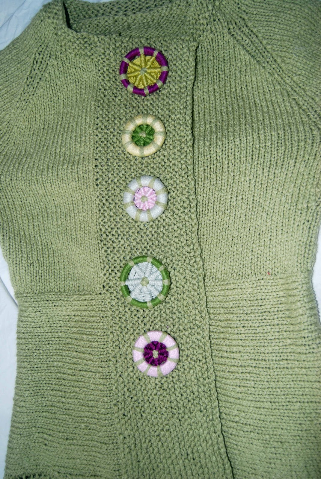 With needle and stick Embroidered Button Sweater Complete