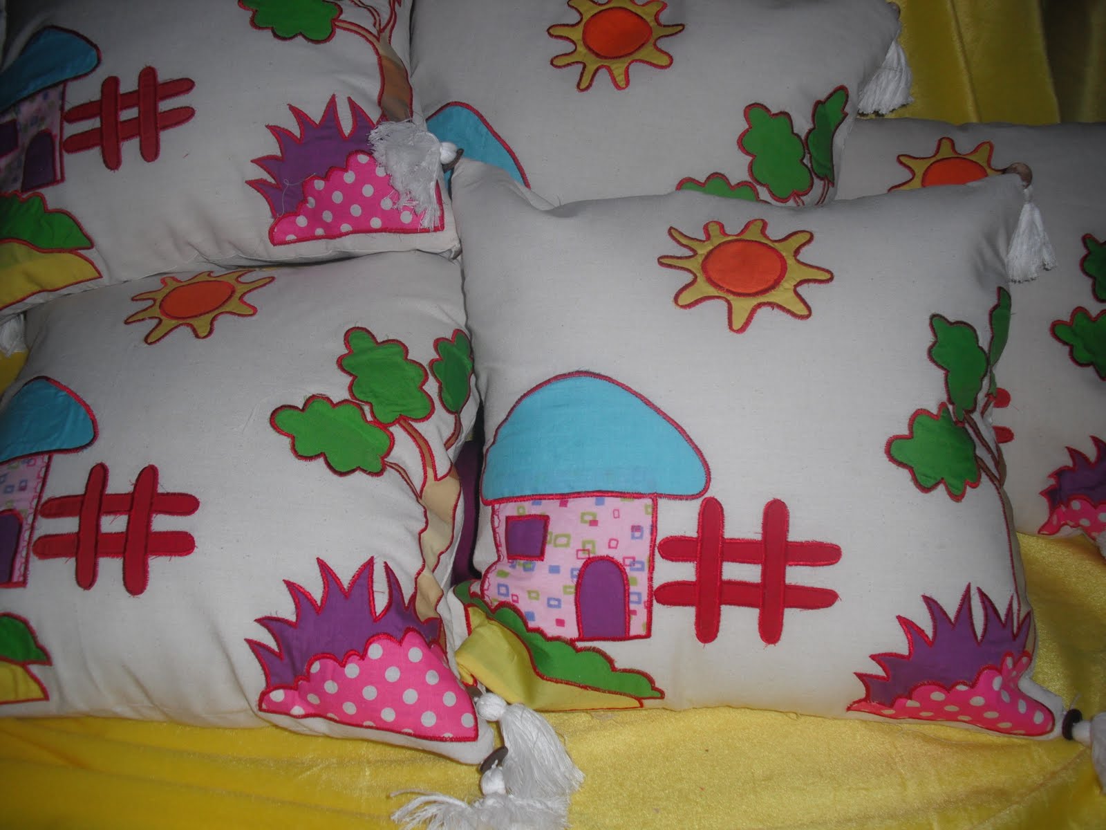 Qta Collection Kreasi Unik dari Kain Sarung Bantal