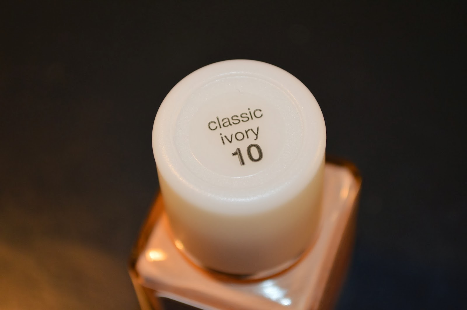 TΛILORED IN BLΛCK: Neutrogena Skin Clearing Foundation - Classic Ivory