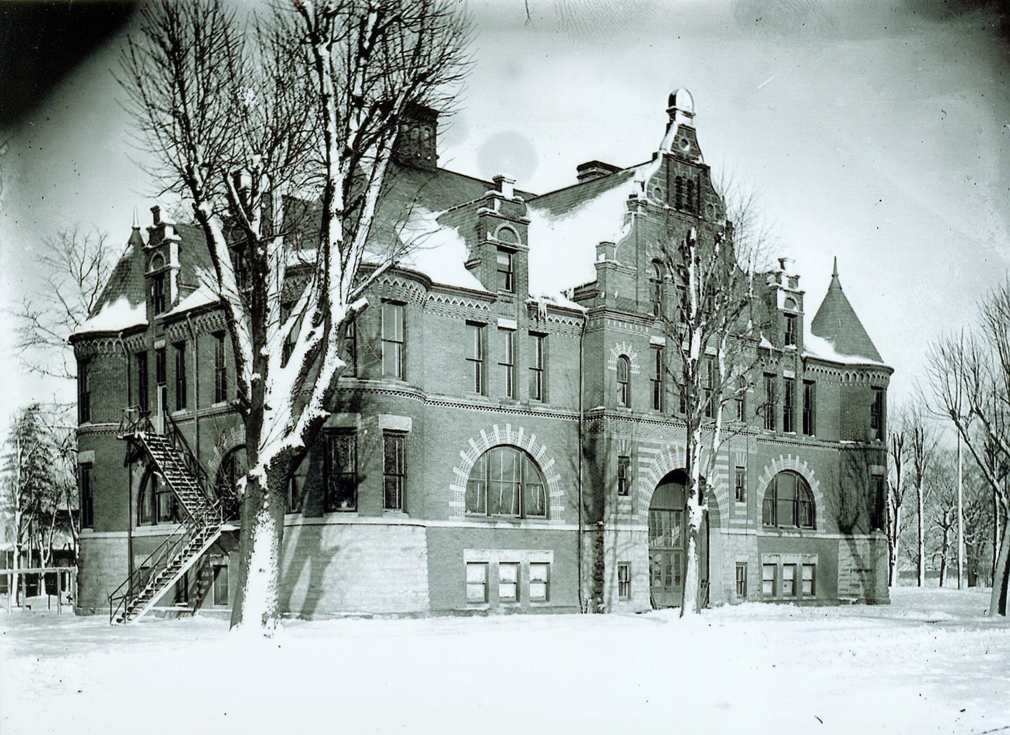 Local History CDPL Ladoga East School in winter 1910
