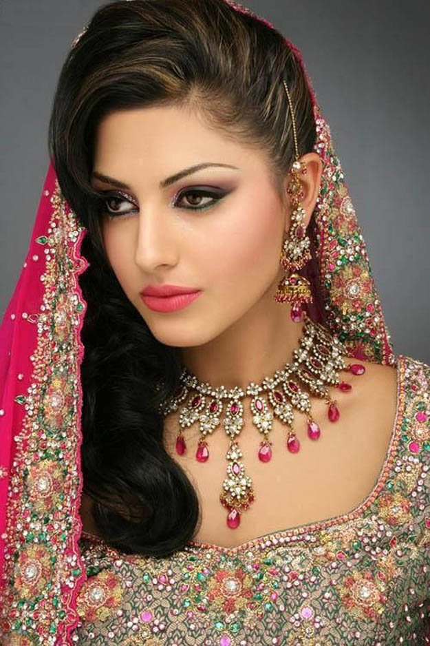 Pakistani Bride Makeup and Jewelry arab wedding eye make up