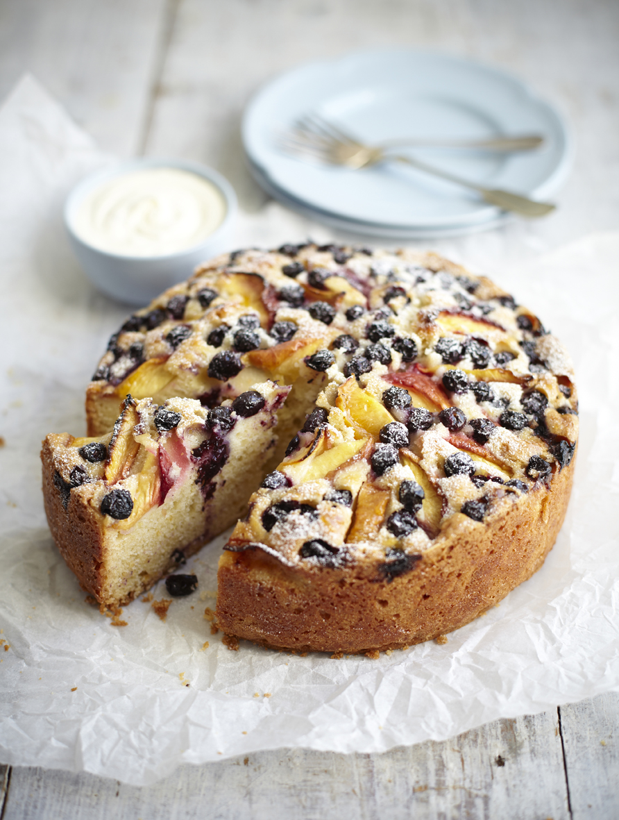 appledrane Nectarine & blueberry cake with vanilla cream
