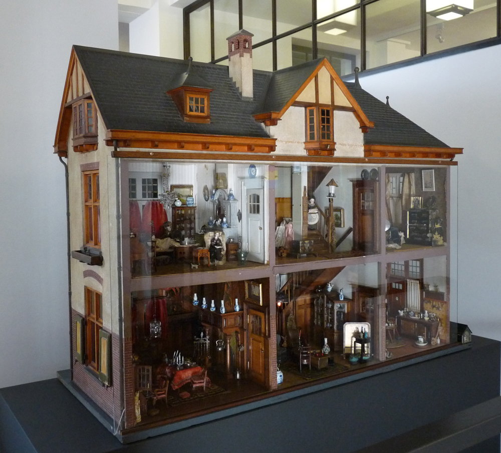All about dollhouses and miniatures Poppenhuis Lita de Ranitz Haags