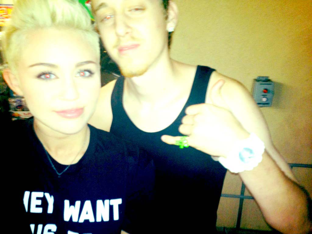 Miley hacks 1 18 09 digitalgangster