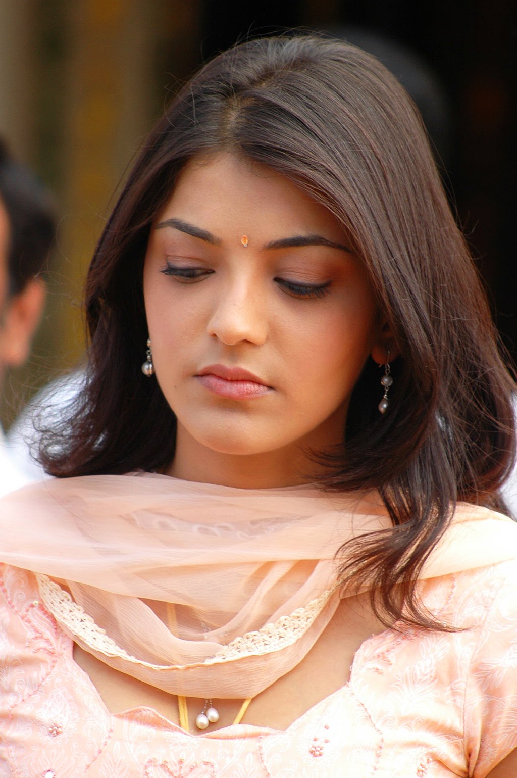 http://1.bp.blogspot.com/-Eje2EsYkV_w/Ta0U4DlJ3BI/AAAAAAAAAH0/pv2_qZbGdcM/s1600/Tamil%252BTelungu%252BActress%252Bkajal%252Bagarwal%252Bromantic%252Blook%252Bwallpapers.jpg