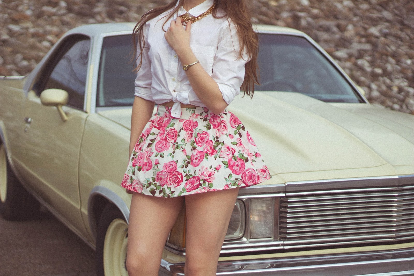 Vintage Inspired Outfit, lana del rey style, retro style, outfit, fashion blogger, feminine, femme fatale,forever 21 floral skort, gap white button up, el camino