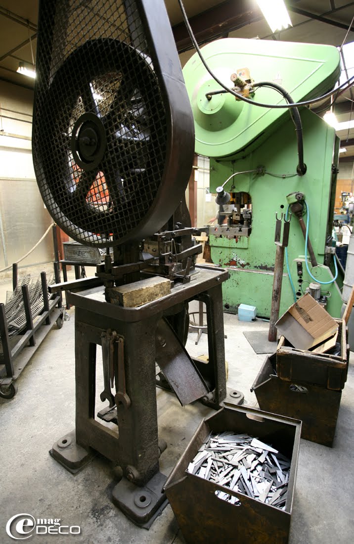 Presses modernes et anciennes de la coutellerie Forge de Laguiole