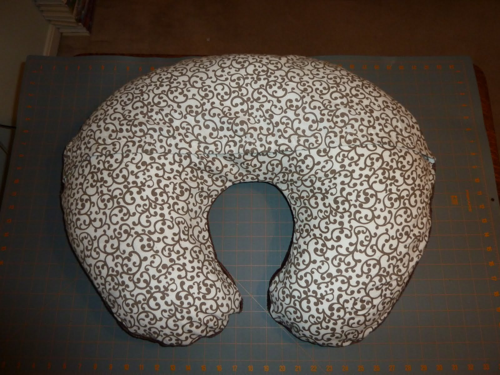 Sew Leelaa! How to make a Boppy Cover