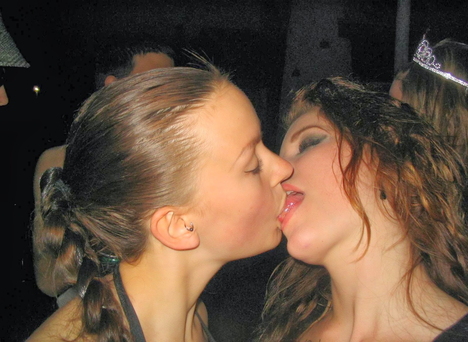 Sexy college chicks enjoy kissing each other