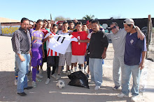 Entrega de uniformes para ganadores de torneo de fútbol en Las Piedras.