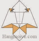 Bước 12: Tạo nếp gấp hai góc giấy bằng cách gấp vào trong rồi mở ra. Bước 12: Tạo nếp gấp hai góc giấy bằng cách gấp vào trong rồi mở ra.