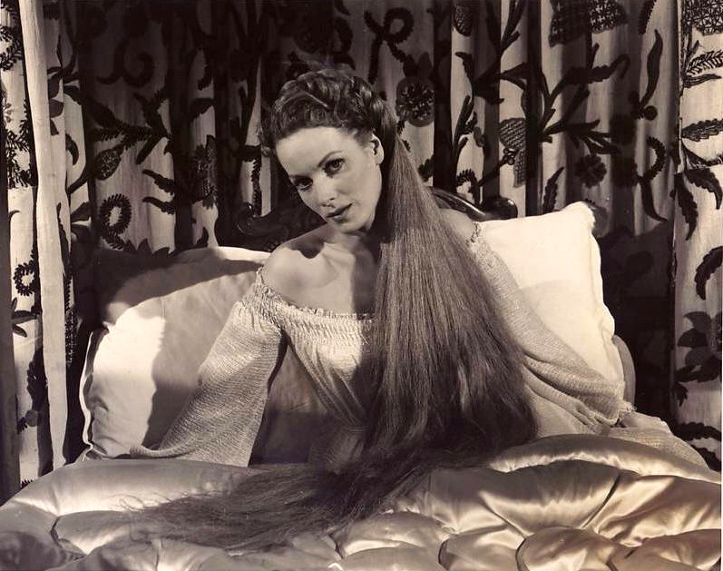 Amazing Historical Photo of Maureen OHara [Fitzsimmons] in 1955 