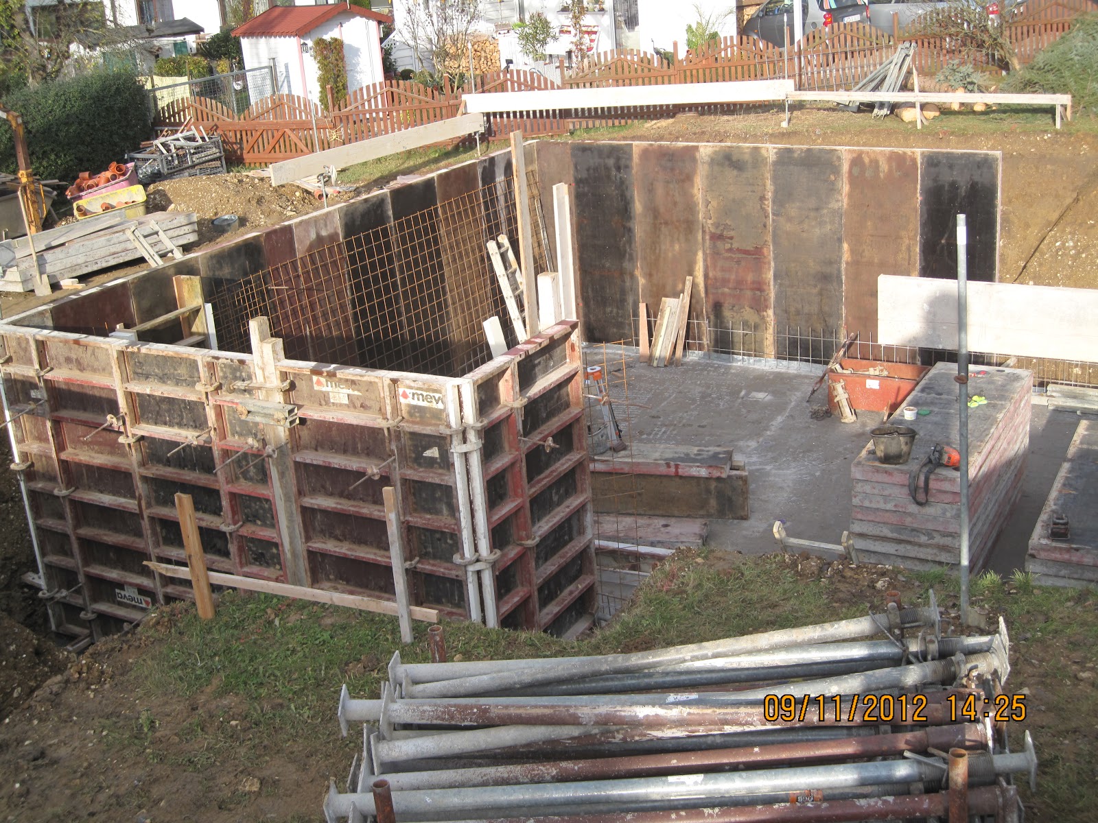 Projekt-F4: Verschalung der Kellerwände…