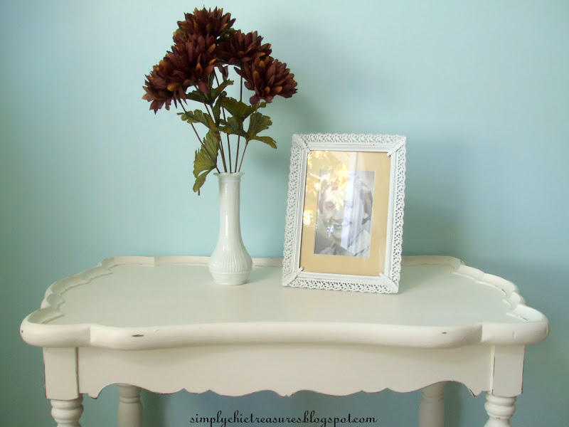 simply chic treasures Pretty White End Table Makeover