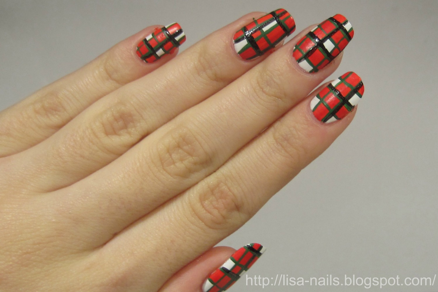 Laqa bandit Christmas Nails | PLAID - Nails At Home