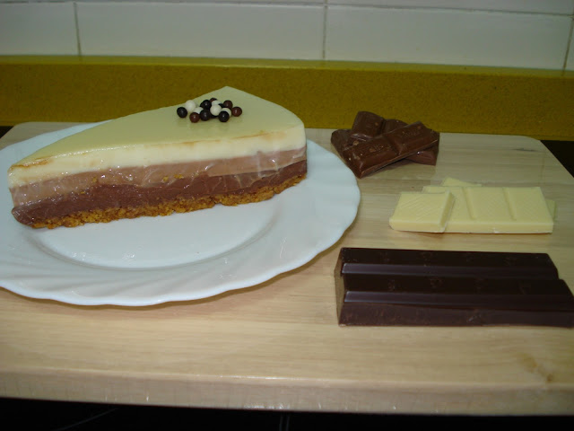 Tarta de tres chocolates