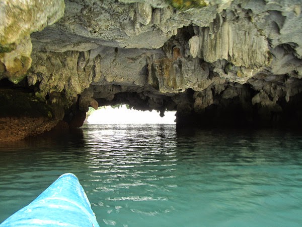 kayaking Halong bay 4