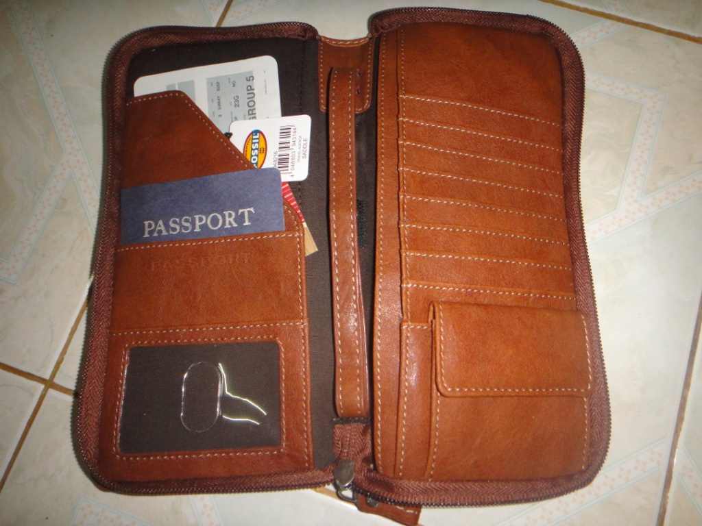 Original & Authentic BNWT Fossil Passport Travel Wallet