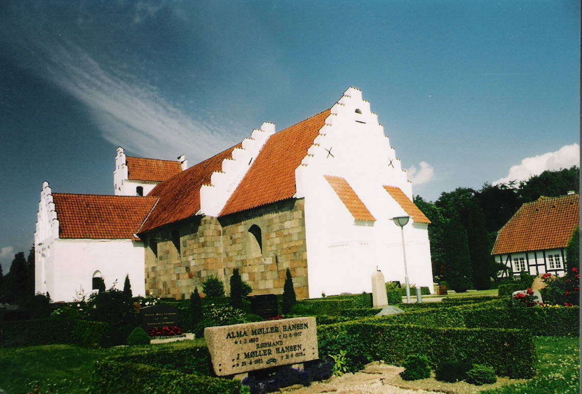 Church and Manor in Denmark Gylling church / Gylling kirke , Hads