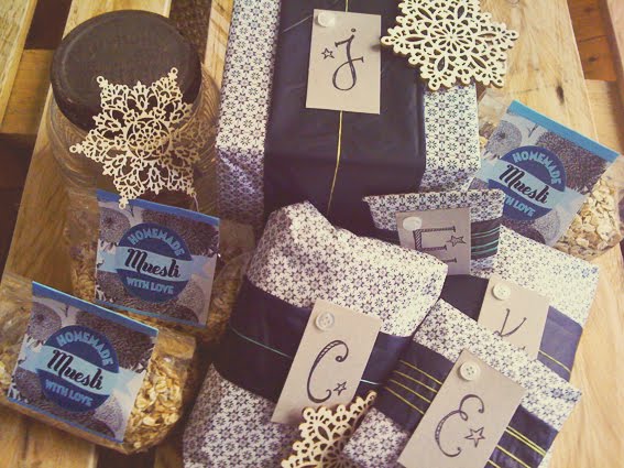 Gift days christmas wrapping tags designlinesltd Z: December 2011