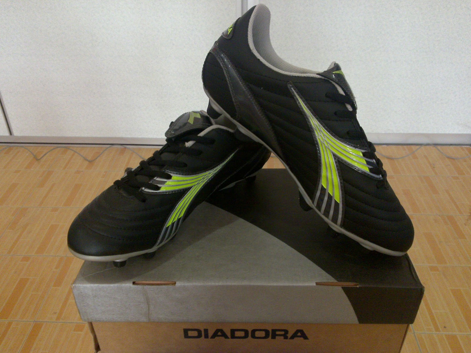 Kasut bola murah 1-Mega Sport Centre "…: KASUT BOLA SEPAK DIADORA