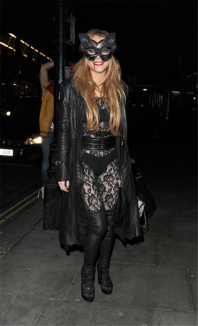 lindsay lohan halloween costume lindsay lohan bloody catwoman for halloween news 4y lindsay lohan halloween costume lindsay lohan bloody catwoman for halloween news 4y