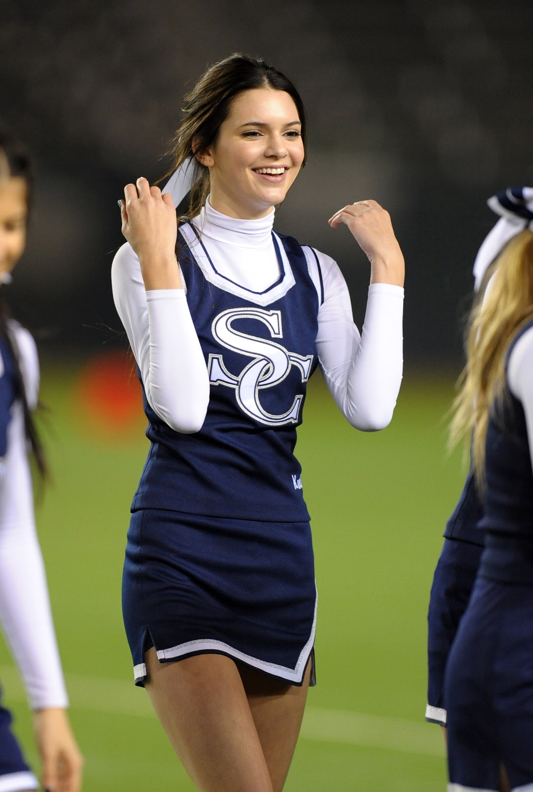 LovelyStars: 12/16/2011 Kendall Jenner Cheering