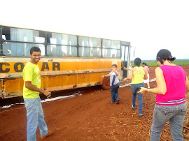 Paulinho - Motorista do ônibus e Diretora Deusa de costas. kkkkk